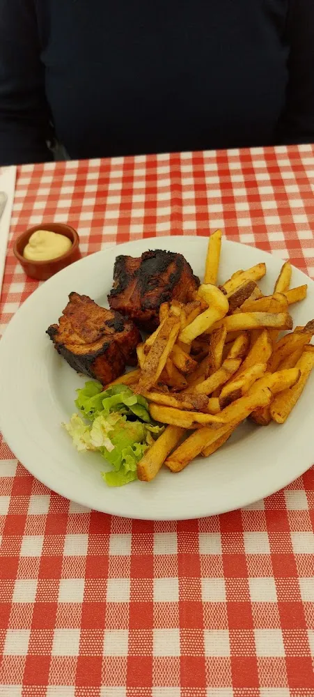 Schälrippchen Mit Pommes